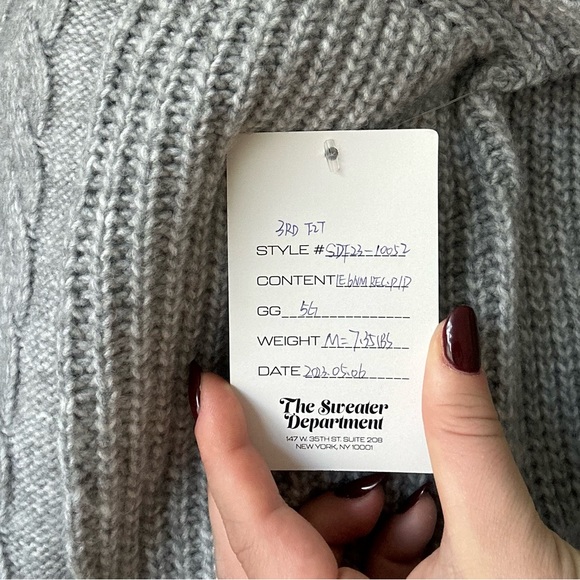 Shoulder Cut Out Cable Knit Pullover Sweater - Picture 8 of 11